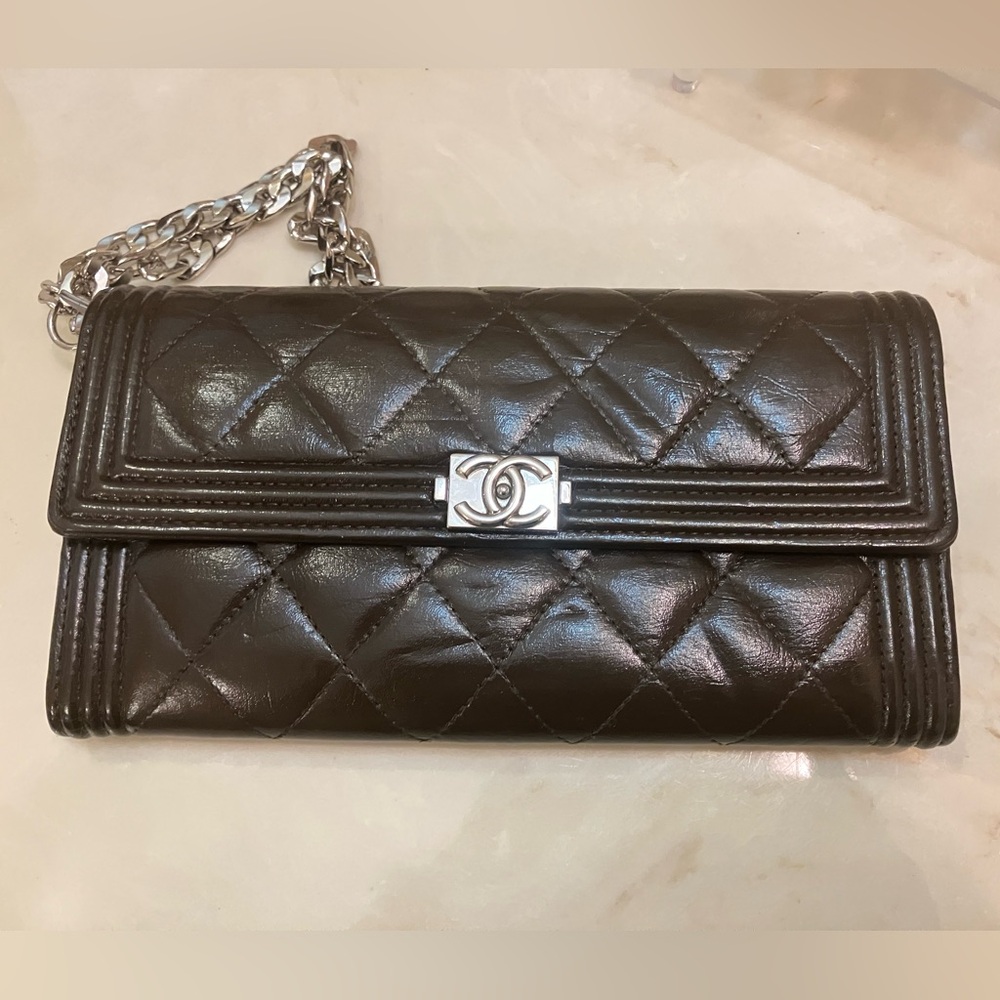CHANEL Le Boy Brown Leather Wallet - Picture 2 of 8